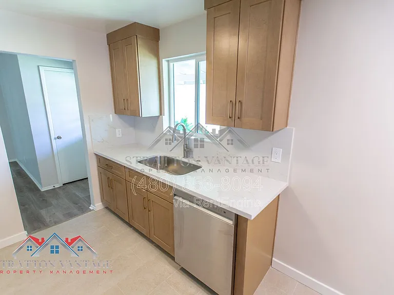 3409 E Indianola Ave — Photo 17