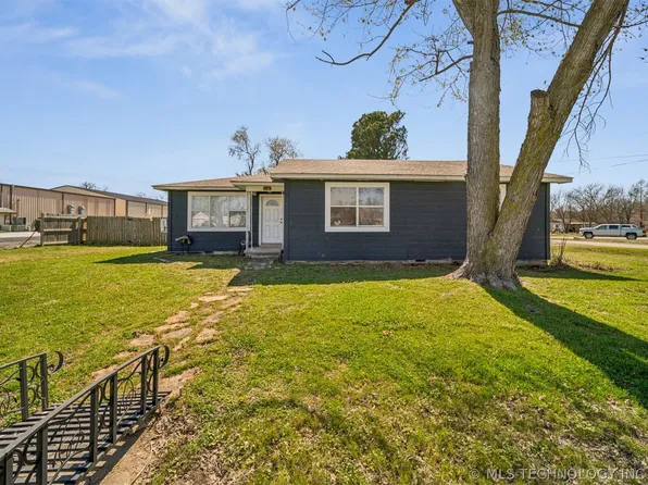 310 SW 1st St, Adair, OK 74330