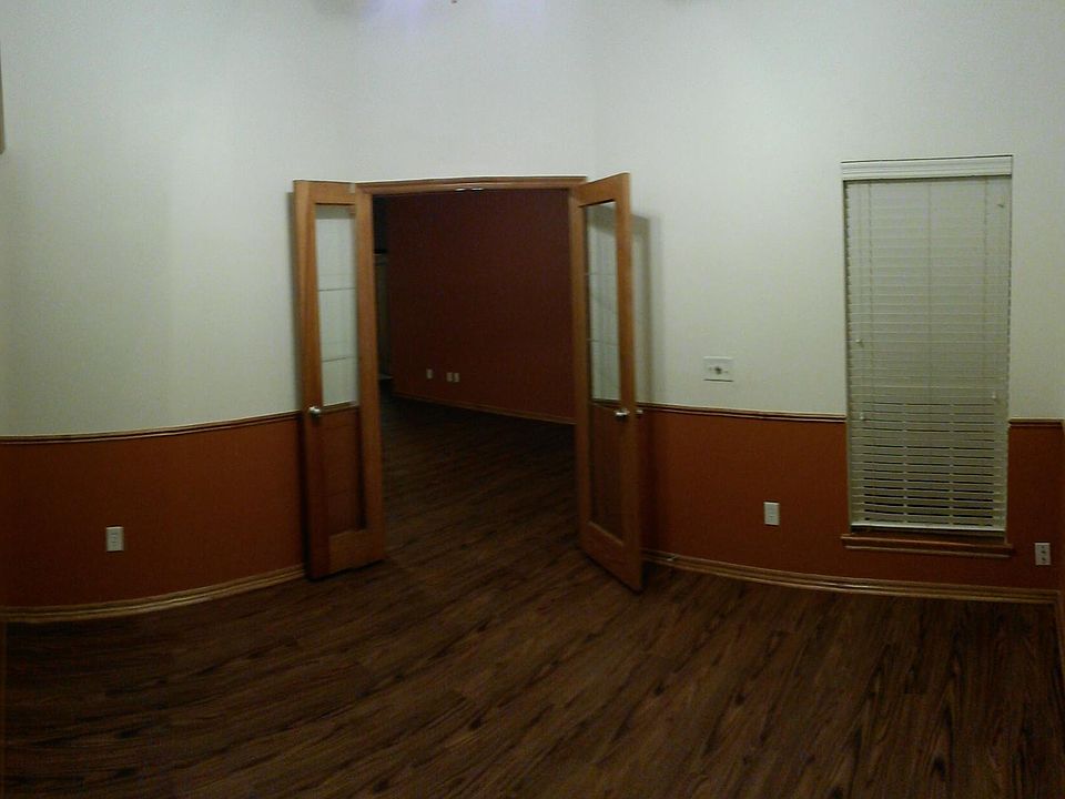 1st image of 2408 Knollwood St
