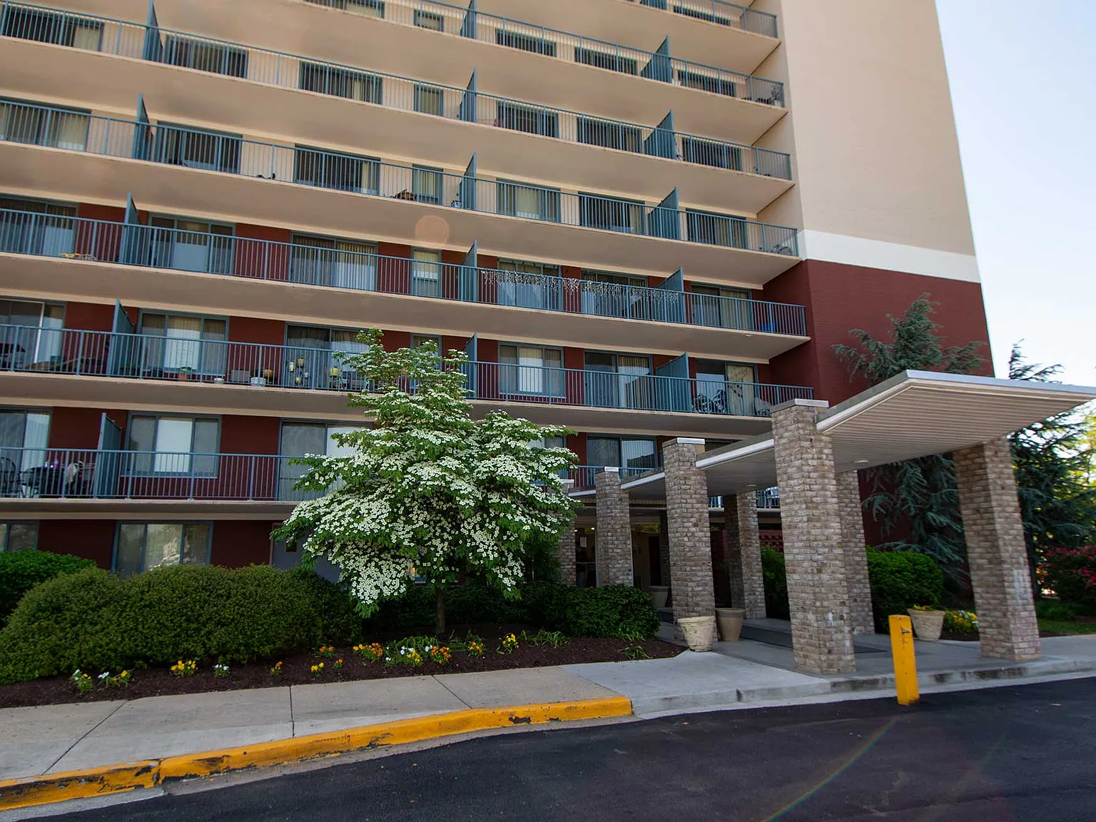 Steward Tower Apartments — Photo 1