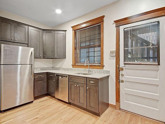 4th image of 852 W Waveland Ave APT 1