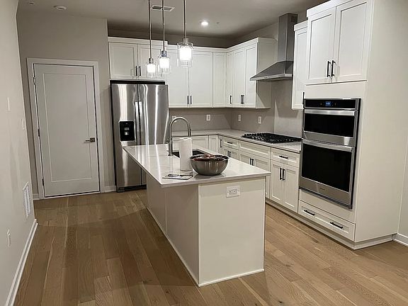 3rd image of 22383 Roanoke Rise Ter