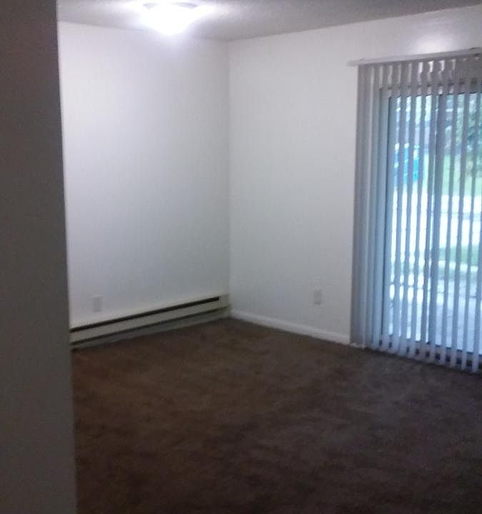 2nd image of 689 Brookside Dr APT 2