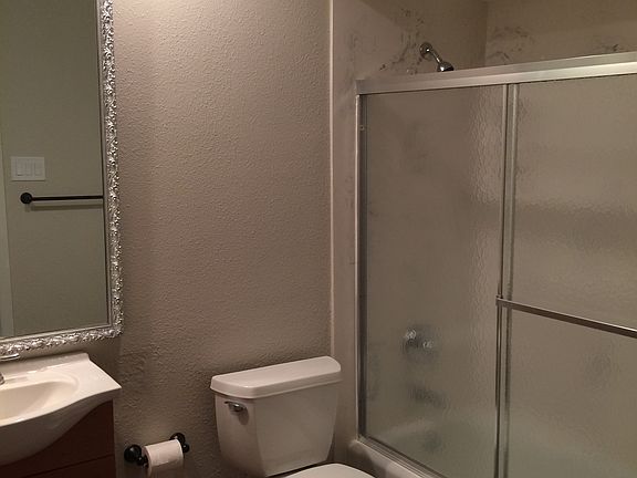 5th image of 709 Cambridge Dr