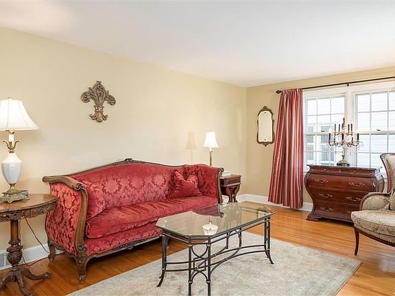 3rd image of 140 Berryman Dr
