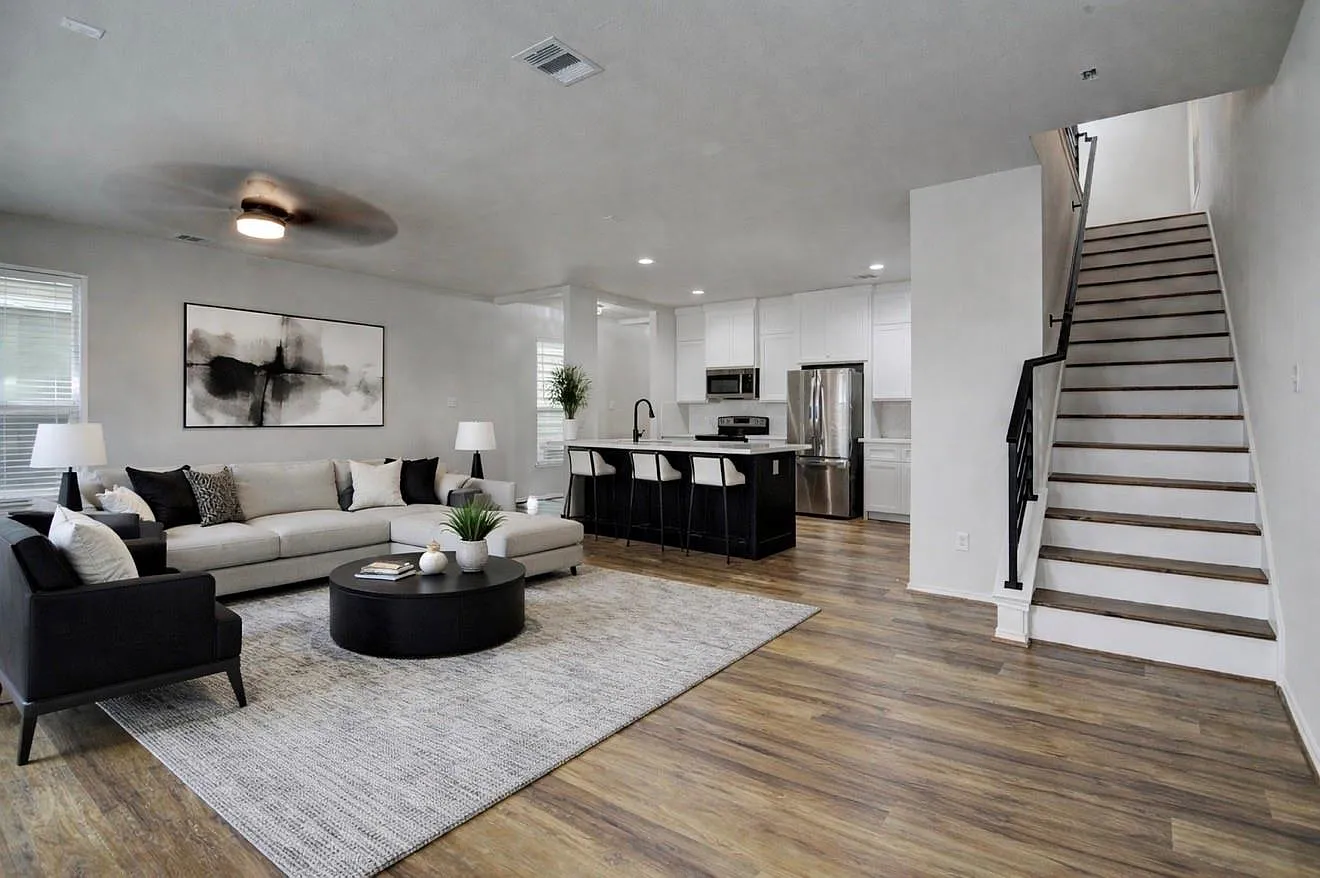 2 bed, 2.0 bath, 2409 sqft, $2,109 — Photo 3
