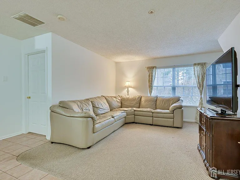 150 Prestwick Way — Photo 6