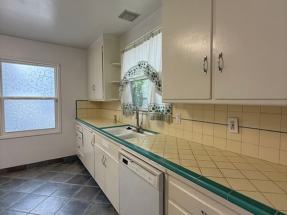 5th image of 1414 Lislin Way