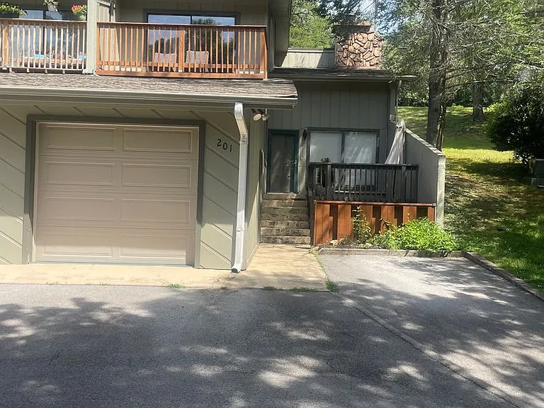 1900 Ridgecrest Dr #201 — Photo 1