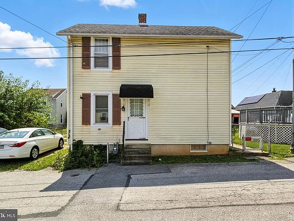 2nd image of 1745 Filbert Rear St