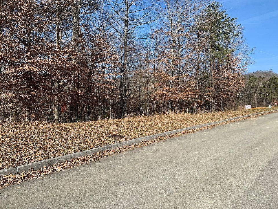 2nd image of 2017 Scenic Pointe Pl
