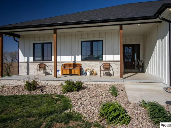 594 County Road 900, Friend, NE 68359