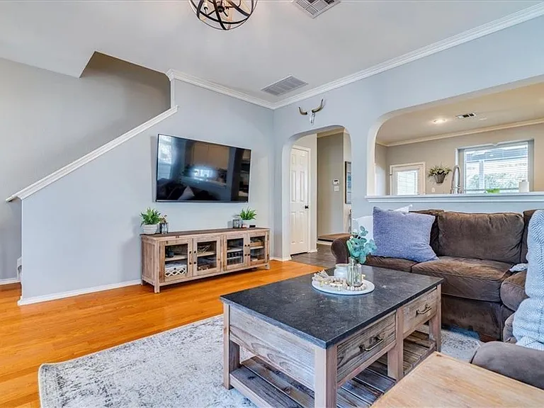 1202 Cardigan St — Photo 4