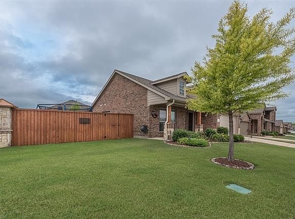 2nd image of 1121 Lubbock Ln