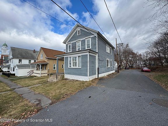 2nd image of 613 E Locust St