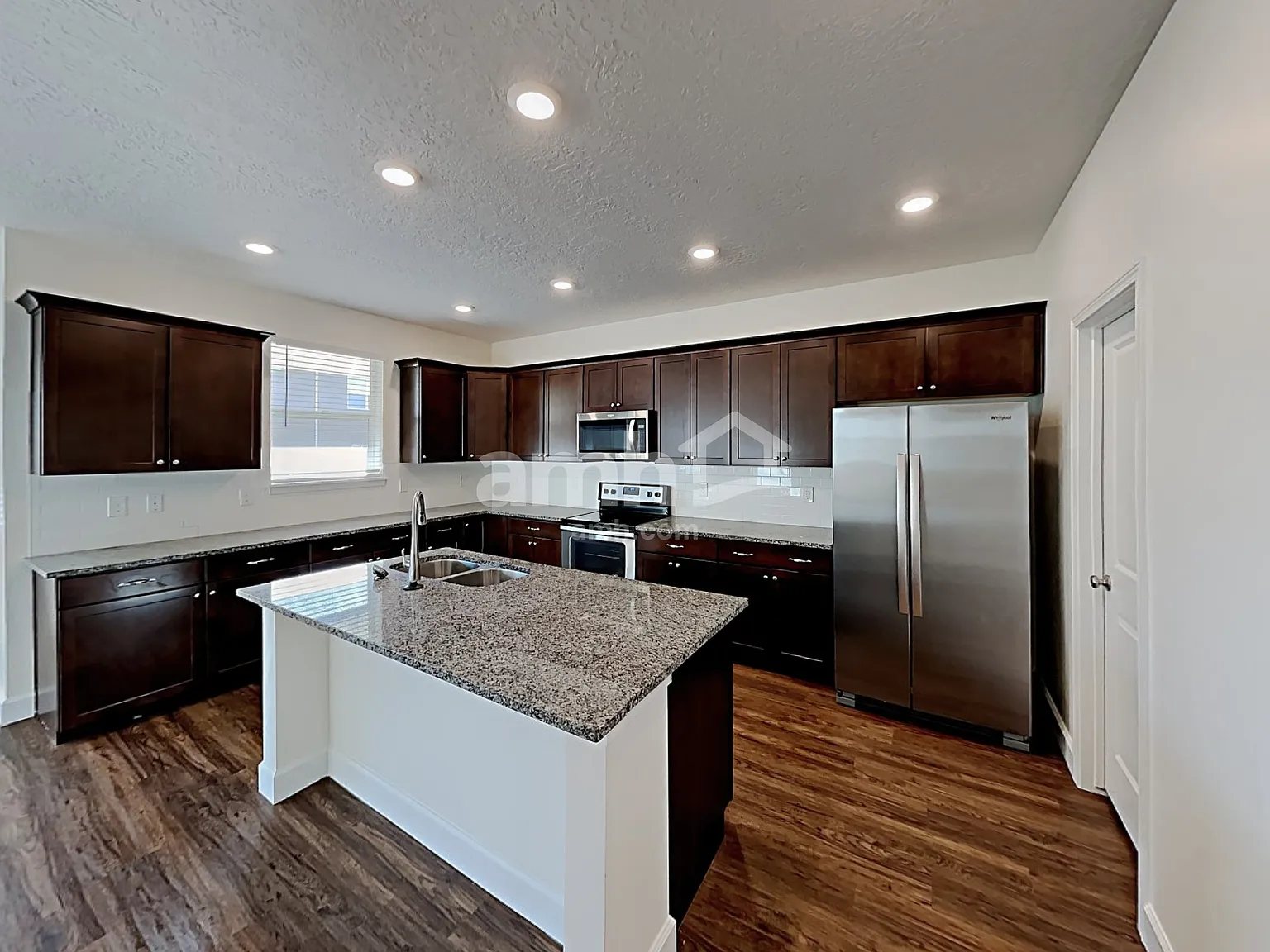 4 bed, 2.5 bath, 2339 sqft, $2,485 — Photo 4