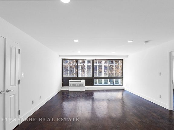 3rd image of 203 E 121st St APT 406