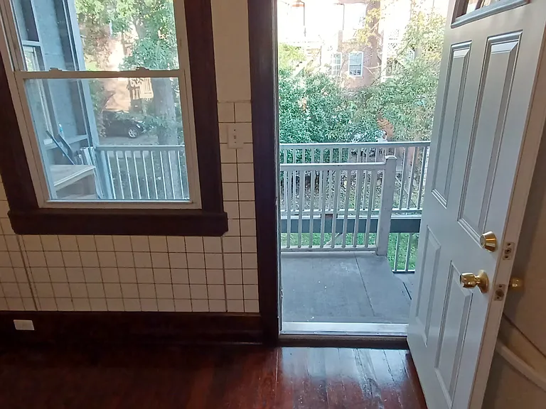 260 Bond St — Photo 19