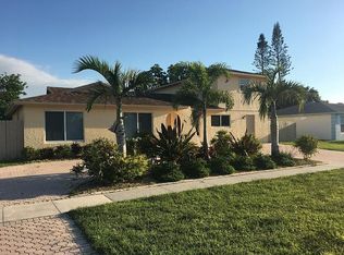 881 Camellia Dr, Royal Palm Beach, FL 33411