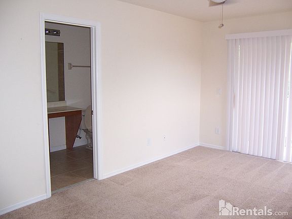 5th image of 2710 Retreat View Cir