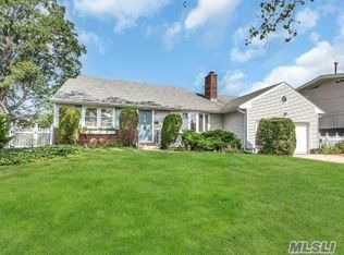 9 Canal Rd, Massapequa, NY 11758