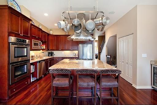 4th image of 2853 N Hermitage Ave #26