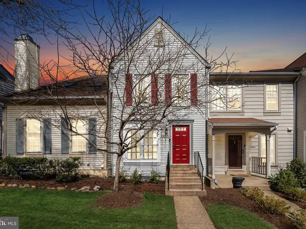 2956 Kings Station Ct, Alexandria, VA 22306