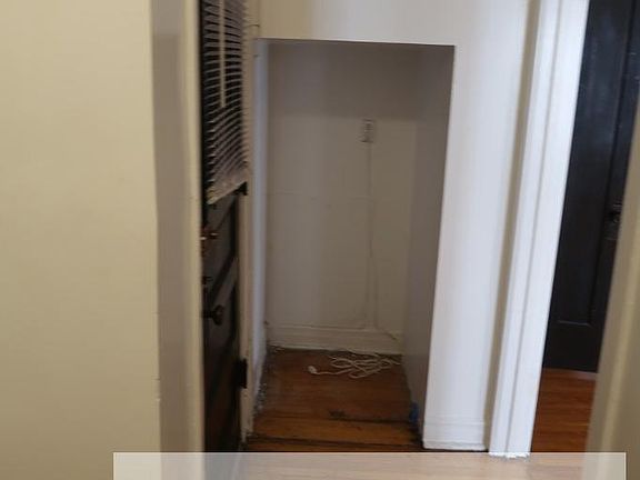 3rd image of 4400-14 N Rockwell St #44082