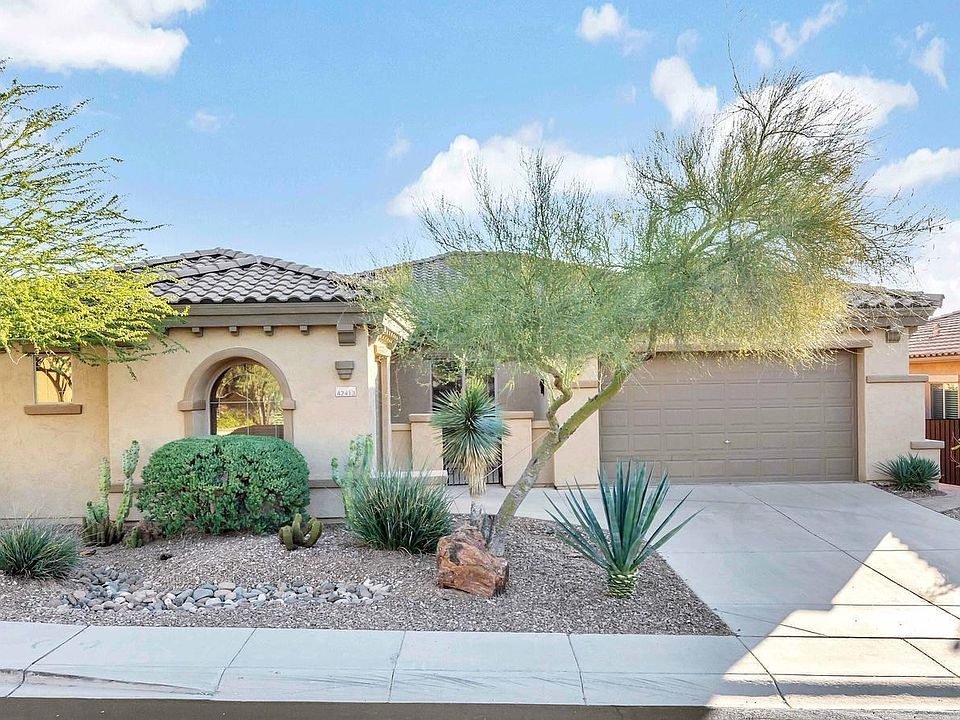 42413 N Celebration Way-large-003-5-Fron