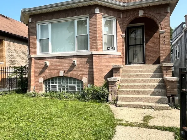 4208 W Iowa St, Chicago, IL 60651
