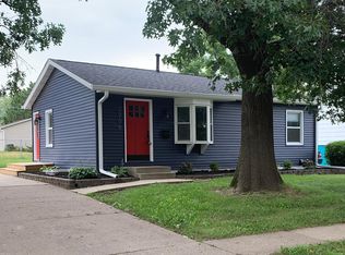 2206 Brookside Dr, Bettendorf, IA 52722