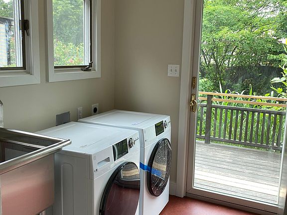 Fully equipped laundry room and quarter bath off kitchen