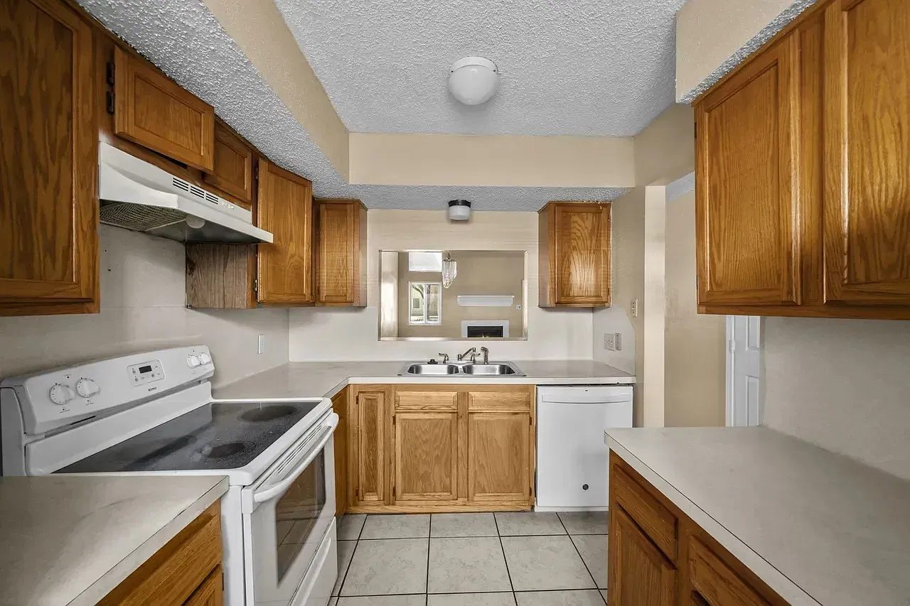 Houston 2137 Shiveley Cir — Photo 2