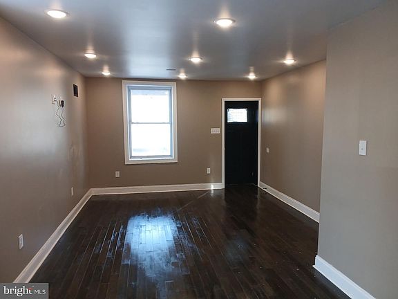 5th image of 428 Chestnut St