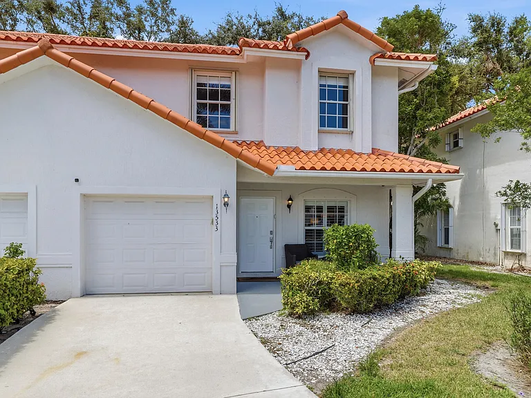 13533 Fountain View Blvd — Photo 2