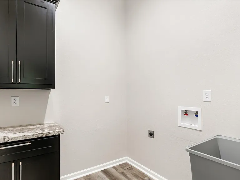 1031 County Road 3404 — Photo 5