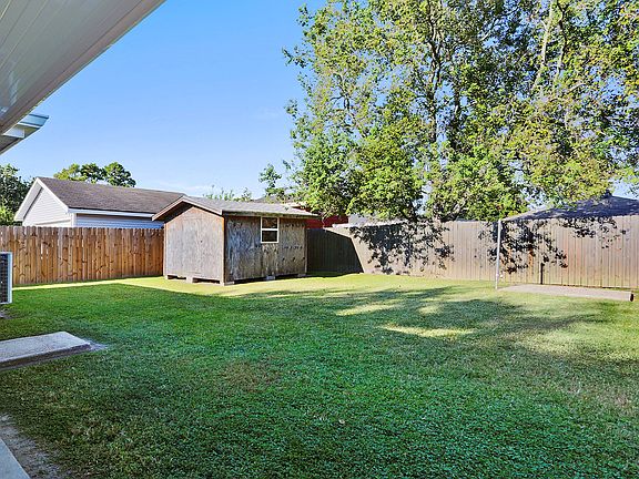 3rd image of 121 Evergold Ln