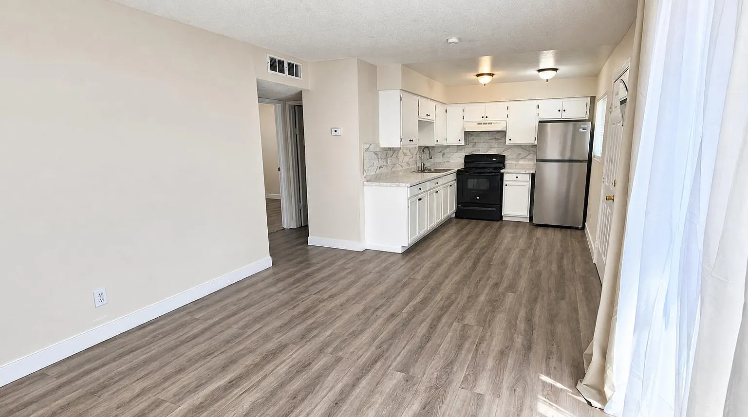 3390 Cambridge St - Unit 4 — Photo 3
