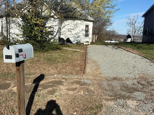 810 Tyler St, Park Hills, MO 63601