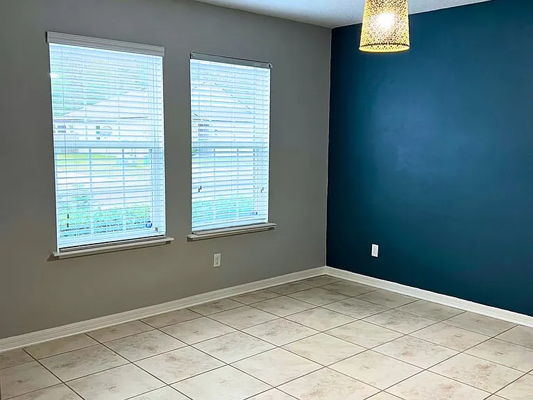 125 Walnut Way — Photo 3