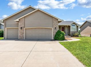 2450 S Westgate Ct, Wichita, KS 67215