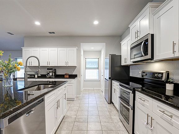 3rd image of 512 Amory St