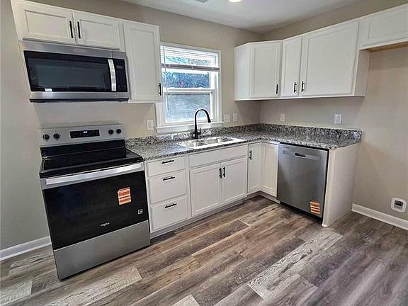 4th image of 800 Bluford St