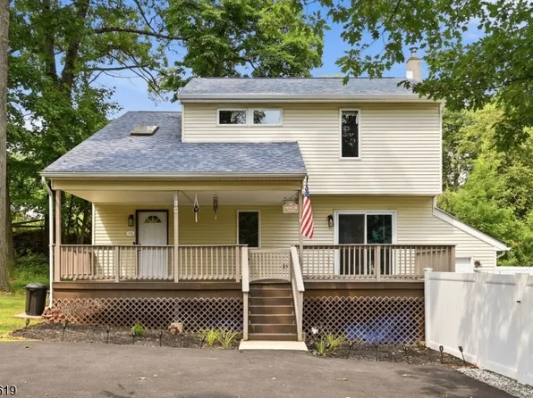 19 Northwestern Way, Hopatcong Boro, NJ 07843