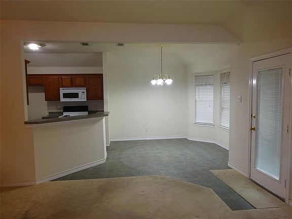 4th image of 1222 Clay Ln