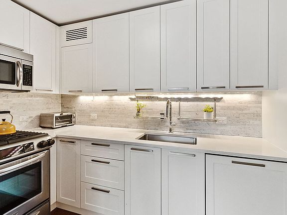 3rd image of 200 E 94th St APT 414