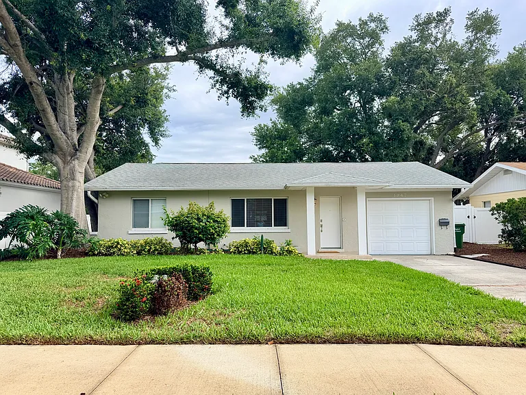 1947 Magnolia St — Photo 1