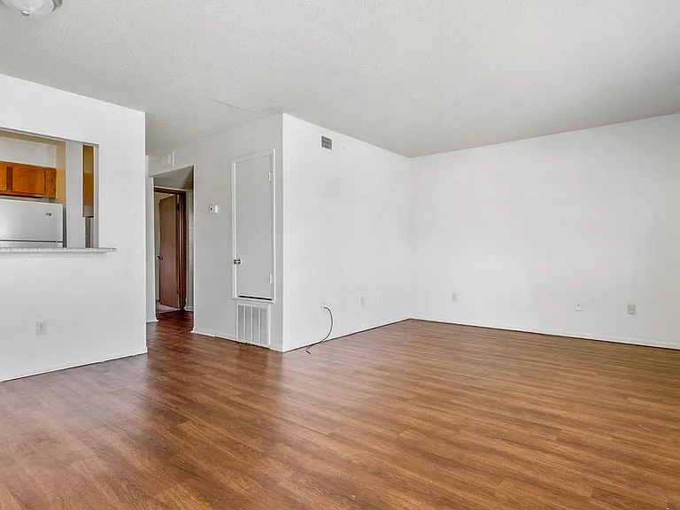 Tiffany Square Apartments — Photo 14