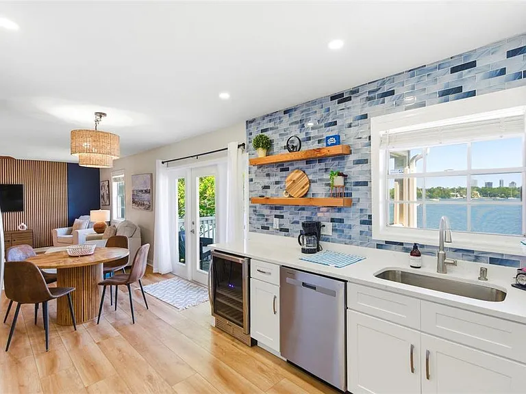 201 Pompano Dr SE #C — Photo 11