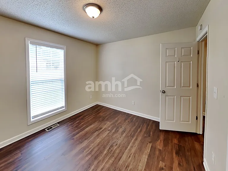 172 Barrington Ln — Photo 13
